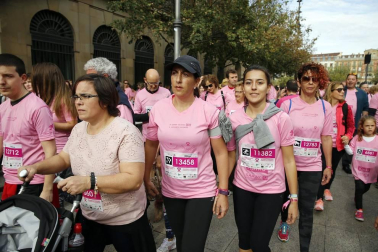 Imágenes de la carrera solidaria contra el cáncer de mama organizada por Saray.