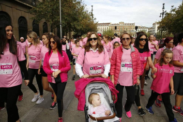 Imágenes de la carrera solidaria contra el cáncer de mama organizada por Saray.