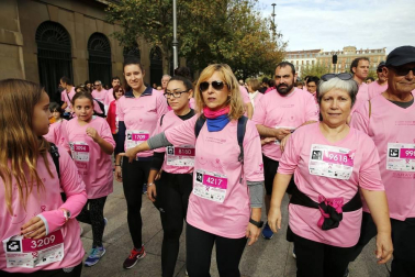Imágenes de la carrera solidaria contra el cáncer de mama organizada por Saray.