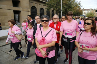 Imágenes de la carrera solidaria contra el cáncer de mama organizada por Saray.
