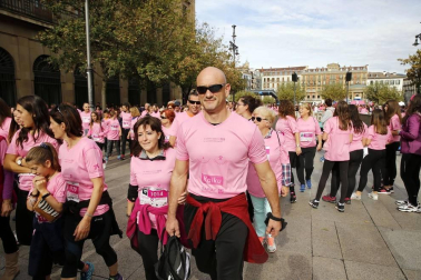 Imágenes de la carrera solidaria contra el cáncer de mama organizada por Saray.