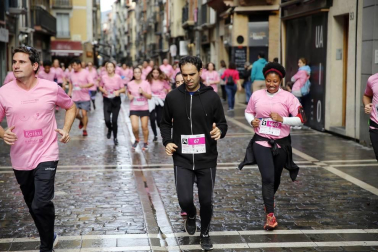 Imágenes de la carrera solidaria contra el cáncer de mama organizada por Saray.