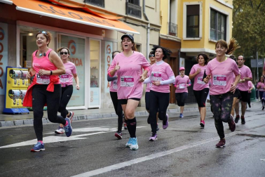 Imágenes de la carrera solidaria contra el cáncer de mama organizada por Saray.