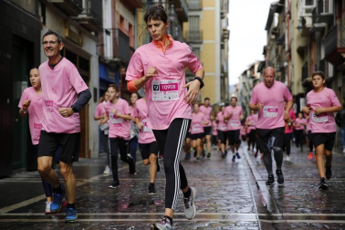 Imágenes de la carrera solidaria contra el cáncer de mama organizada por Saray.