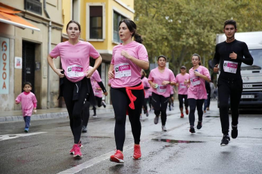 Imágenes de la carrera solidaria contra el cáncer de mama organizada por Saray.