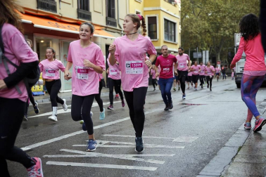Imágenes de la carrera solidaria contra el cáncer de mama organizada por Saray.
