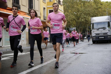 Imágenes de la carrera solidaria contra el cáncer de mama organizada por Saray.