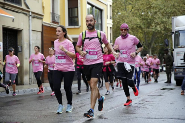 Imágenes de la carrera solidaria contra el cáncer de mama organizada por Saray.