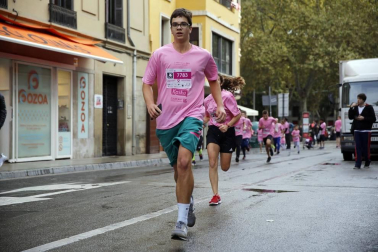 Imágenes de la carrera solidaria contra el cáncer de mama organizada por Saray.