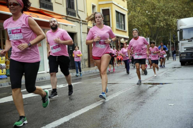 Imágenes de la carrera solidaria contra el cáncer de mama organizada por Saray.