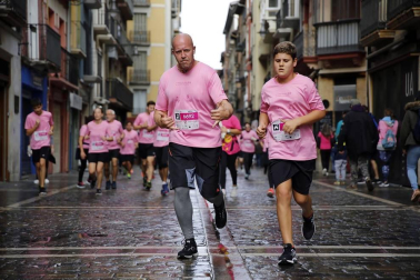 Imágenes de la carrera solidaria contra el cáncer de mama organizada por Saray.
