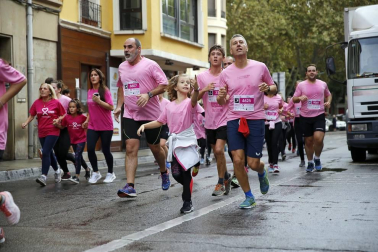 Imágenes de la carrera solidaria contra el cáncer de mama organizada por Saray.
