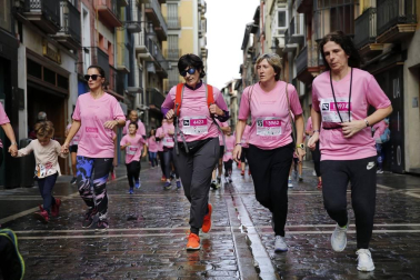 Imágenes de la carrera solidaria contra el cáncer de mama organizada por Saray.