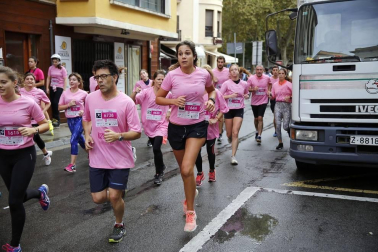 Imágenes de la carrera solidaria contra el cáncer de mama organizada por Saray.