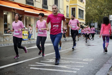Imágenes de la carrera solidaria contra el cáncer de mama organizada por Saray.