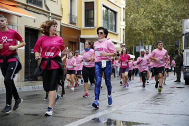 Imágenes de la carrera solidaria contra el cáncer de mama organizada por Saray.