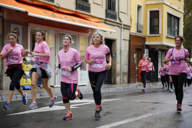 Imágenes de la carrera solidaria contra el cáncer de mama organizada por Saray.