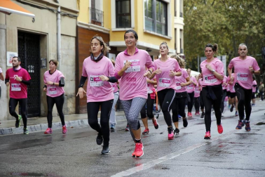 Imágenes de la carrera solidaria contra el cáncer de mama organizada por Saray.