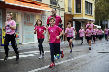 Imágenes de la carrera solidaria contra el cáncer de mama organizada por Saray.