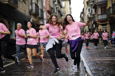 Imágenes de la carrera solidaria contra el cáncer de mama organizada por Saray.
