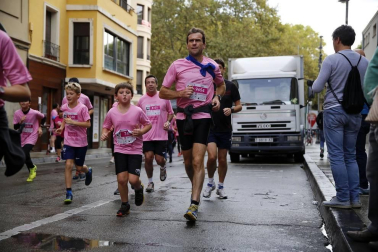Imágenes de la carrera solidaria contra el cáncer de mama organizada por Saray.