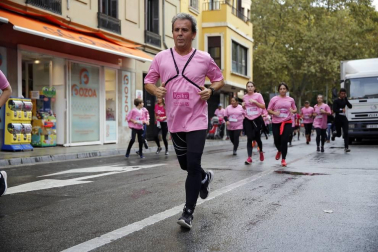 Imágenes de la carrera solidaria contra el cáncer de mama organizada por Saray.