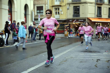 Imágenes de la carrera solidaria contra el cáncer de mama organizada por Saray.