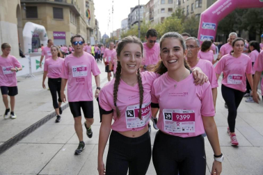 Imágenes de la carrera solidaria contra el cáncer de mama organizada por Saray.