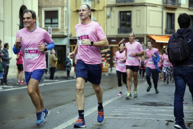 Imágenes de la carrera solidaria contra el cáncer de mama organizada por Saray.