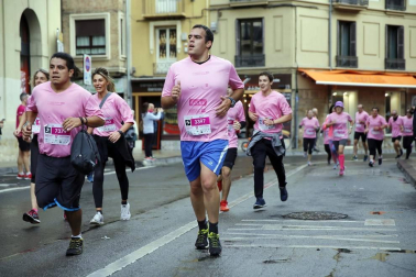 Imágenes de la carrera solidaria contra el cáncer de mama organizada por Saray.
