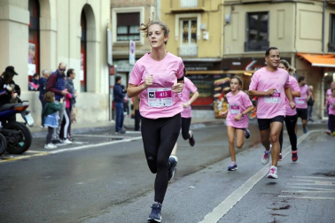 Imágenes de la carrera solidaria contra el cáncer de mama organizada por Saray.