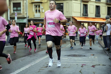 Imágenes de la carrera solidaria contra el cáncer de mama organizada por Saray.