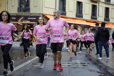 Imágenes de la carrera solidaria contra el cáncer de mama organizada por Saray.