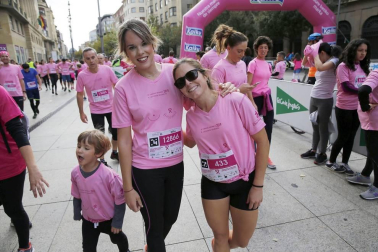 Imágenes de la carrera solidaria contra el cáncer de mama organizada por Saray.