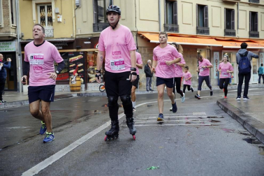 Imágenes de la carrera solidaria contra el cáncer de mama organizada por Saray.