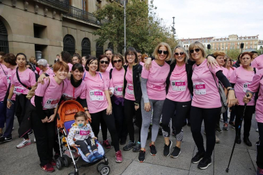 Imágenes de la carrera solidaria contra el cáncer de mama organizada por Saray.
