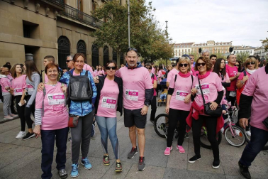 Imágenes de la carrera solidaria contra el cáncer de mama organizada por Saray.