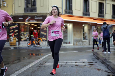 Imágenes de la carrera solidaria contra el cáncer de mama organizada por Saray.