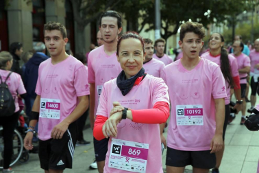 Imágenes de la carrera solidaria contra el cáncer de mama organizada por Saray.