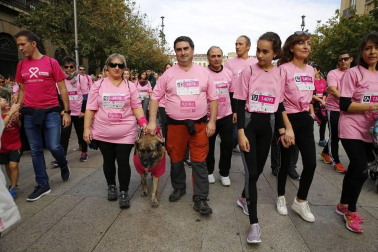 Imágenes de la carrera solidaria contra el cáncer de mama organizada por Saray.