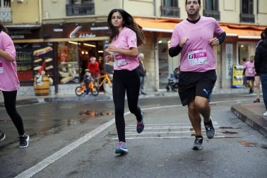 Imágenes de la carrera solidaria contra el cáncer de mama organizada por Saray.