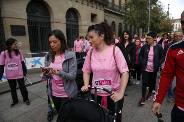 Imágenes de la carrera solidaria contra el cáncer de mama organizada por Saray.