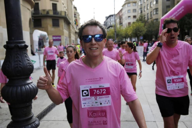 Imágenes de la carrera solidaria contra el cáncer de mama organizada por Saray.
