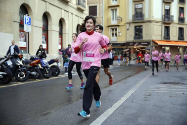 Imágenes de la carrera solidaria contra el cáncer de mama organizada por Saray.