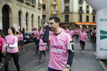 Imágenes de la carrera solidaria contra el cáncer de mama organizada por Saray.