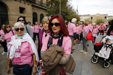 Imágenes de la carrera solidaria contra el cáncer de mama organizada por Saray.