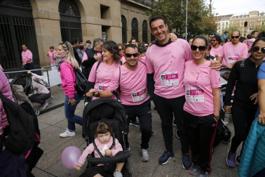 Imágenes de la carrera solidaria contra el cáncer de mama organizada por Saray.