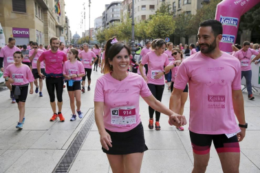 Imágenes de la carrera solidaria contra el cáncer de mama organizada por Saray.