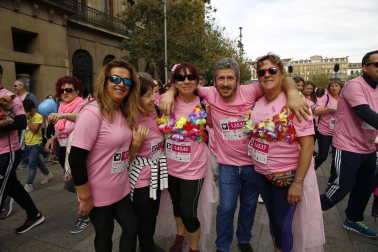 Imágenes de la carrera solidaria contra el cáncer de mama organizada por Saray.