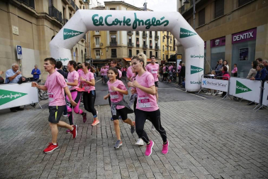 Imágenes de la carrera solidaria contra el cáncer de mama organizada por Saray.